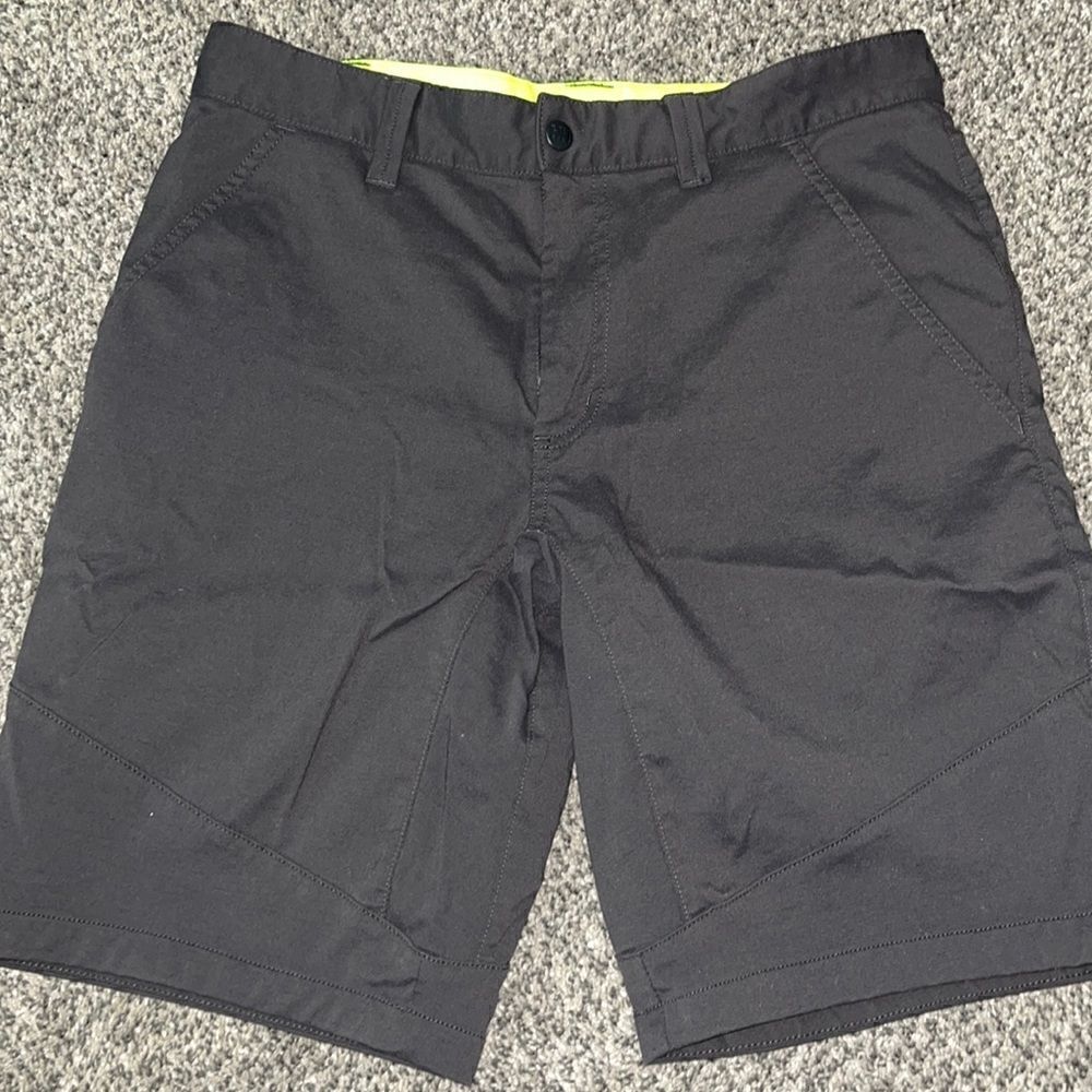 Helly Hansen - Medium Gray Shorts - Small